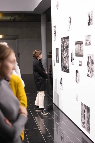 Dialog-Führung Ausstellung &quot;Séance&quot; von Andrey Klassen (11.11.2024) Foto: eSeL.at - Lorenz Seidler