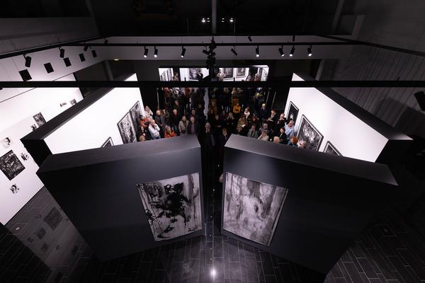 Dialog-Führung Ausstellung "Séance" von Andrey Klassen (11.11.2024) Foto: eSeL.at - Lorenz Seidler