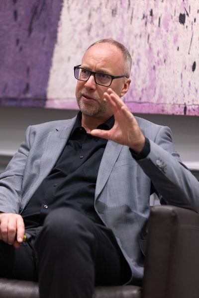 VIENNA ART WEEK Line Up 2024: &quot;Ethics and Politics in Times of AI&quot; Mark Coeckelberg im Gespräch mit Christoph Thun-Hohenstein (Dorotheum, 14.11.2024) Foto: eSeL.at - Lorenz Seidler