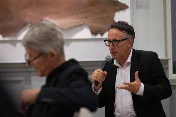 VIENNA ART WEEK Line Up 2024: &quot;Ethics and Politics in Times of AI&quot; Mark Coeckelberg im Gespräch mit Christoph Thun-Hohenstein (Dorotheum, 14.11.2024) Foto: eSeL.at - Lorenz Seidler