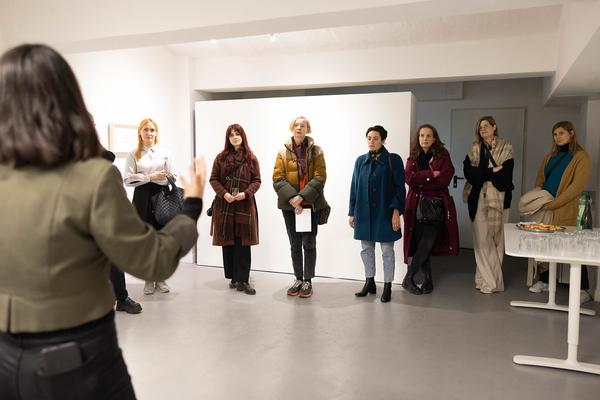 VIENNA ART WEEK Gallery Tour: &quot;Weaving Time: Gender, Labor, and Disrupted Chronologies&quot; (Galerie Peter Gaugy, 9.11.2024) Foto: eSeL.at - Lorenz Seidler