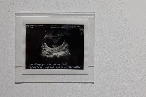 VIENNA ART WEEK Gallery Tour: "Weaving Time: Gender, Labor, and Disrupted Chronologies" (Galerie Peter Gaugy, 9.11.2024) Foto: eSeL.at - Lorenz Seidler