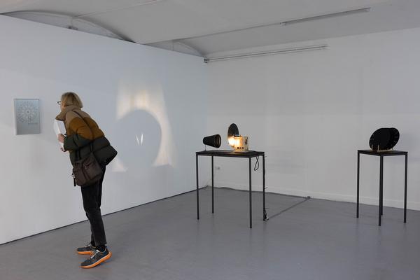 VIENNA ART WEEK Gallery Tour: "Weaving Time: Gender, Labor, and Disrupted Chronologies" (Galerie Peter Gaugy, 9.11.2024) Foto: eSeL.at - Lorenz Seidler
