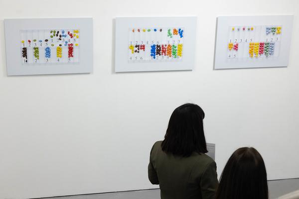 VIENNA ART WEEK Gallery Tour: "Weaving Time: Gender, Labor, and Disrupted Chronologies" (Galerie Peter Gaugy, 9.11.2024) Foto: eSeL.at - Lorenz Seidler