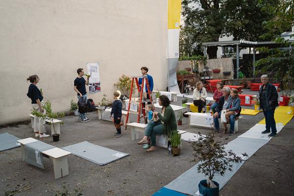 Wiener Klimahöfe: „Wo entsiegeln wir die Stadt?“ VIENNA DESIGN WEEK 2024 (Wiener Klimahöfe, 22.9.2024) Foto: eSeL.at/ViennaDesignWeek - Robert Puteanu