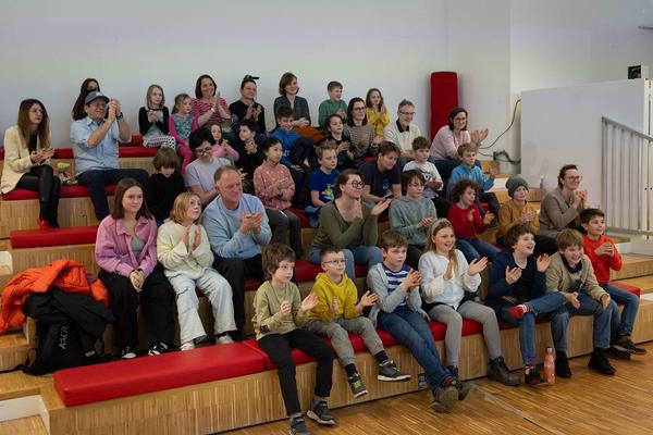 Zoom Kindermuseum: 89. Kindervorlesung - Christa Schleper "Aua - Heiss! Lebt da jemand im Vulkan?" (10.3.2024) Foto: eSeL.at - Lorenz Seidler Foto: eSeL Lorenz Seidler