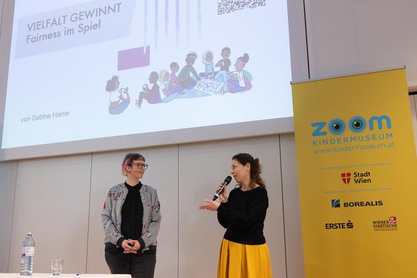 Zoom Kindervorlesung: Sabine Harrer &quot;Vielfalt gewinnt - Fairness im Spiel&quot; (30.3.2025) Foto: eSeL.at - Lorenz Seidler