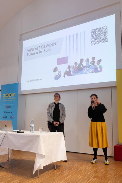 Zoom Kindervorlesung: Sabine Harrer &quot;Vielfalt gewinnt - Fairness im Spiel&quot; (30.3.2025) Foto: eSeL.at - Lorenz Seidler