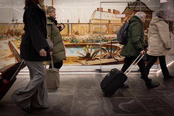 Eröffnung: Christian Kosmas Mayer &quot;Der verlorene Garten&quot; (KOER Wien @ ÖBB / U6 Station Meidling, 11.2.2025) Foto: eSeL.at - Lorenz Seidler