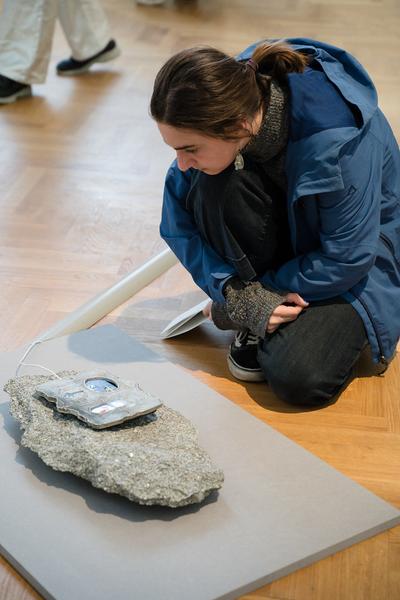 Opening: Come Closer (Akademie der bildenden Künste Wien, 10.04.2025) Foto: eSeL.at - Sarah Tasha