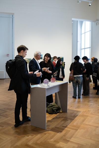 Opening: Come Closer (Akademie der bildenden Künste Wien, 10.04.2025) Foto: eSeL.at - Sarah Tasha