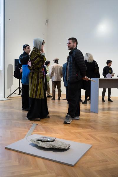 Opening: Come Closer (Akademie der bildenden Künste Wien, 10.04.2025) Foto: eSeL.at - Sarah Tasha