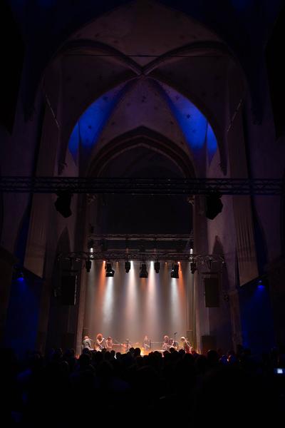 donaufestival: Shovel Dance Collective (Minoritenkirche Stein, 10.5.2025) Foto: eSeL.at - Lorenz Seidler