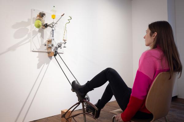 Mika Rottenberg "Antimatter Factory" (Kunst Haus Wien - Museum Hundertwasser, 27.2.-10.8.25) Foto: eSeL.at - Lorenz Seidler