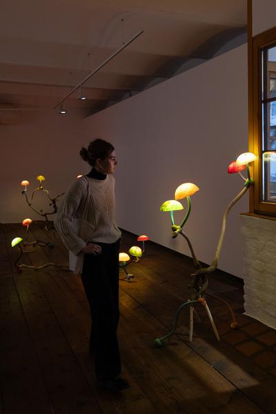 Mika Rottenberg "Antimatter Factory" (Kunst Haus Wien - Museum Hundertwasser, 27.2.-10.8.25) Foto: eSeL.at - Lorenz Seidler