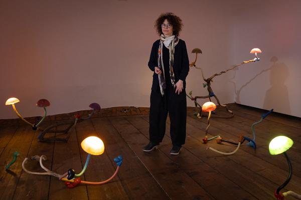 Mika Rottenberg "Antimatter Factory" (Kunst Haus Wien - Museum Hundertwasser, 27.2.-10.8.25) Foto: eSeL.at - Lorenz Seidler