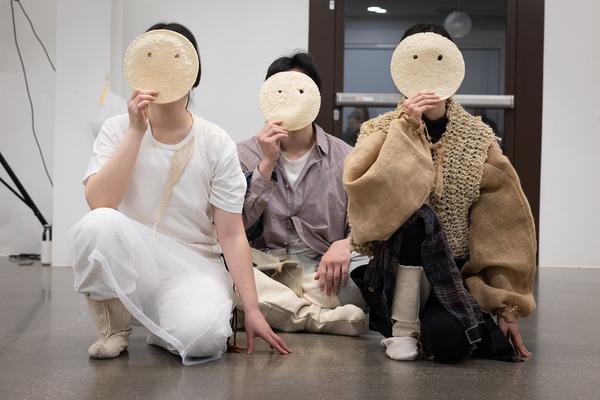 Yi-Um (June Hwajung, So Young Park, Sunggu Hong) mit Seung-Yeon Jung &amp; Yewon Park &quot;Blinking Echoes&quot; @ Performing the Line (Belvedere 21, 20.2.2025) Foto: eSeL.at - Lorenz Seidler