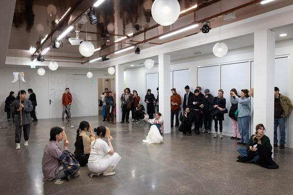 Yi-Um (June Hwajung, So Young Park, Sunggu Hong) mit Seung-Yeon Jung &amp; Yewon Park &quot;Blinking Echoes&quot; @ Performing the Line (Belvedere 21, 20.2.2025) Foto: eSeL.at - Lorenz Seidler