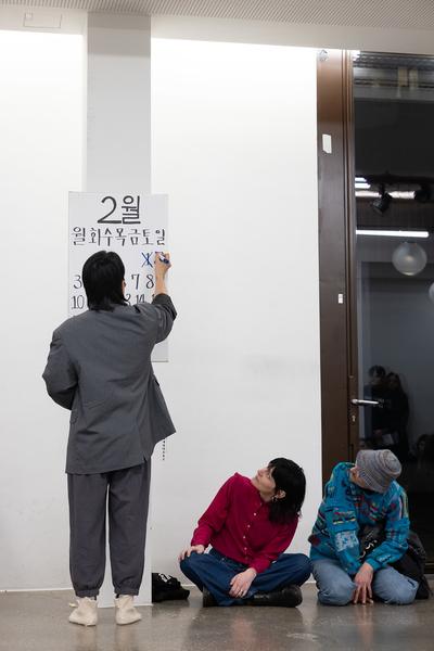 Yi-Um (June Hwajung, So Young Park, Sunggu Hong) mit Seung-Yeon Jung &amp; Yewon Park &quot;Blinking Echoes&quot; @ Performing the Line (Belvedere 21, 20.2.2025) Foto: eSeL.at - Lorenz Seidler