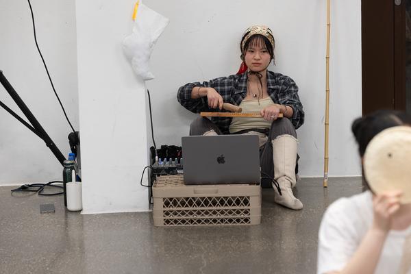 Yi-Um (June Hwajung, So Young Park, Sunggu Hong) mit Seung-Yeon Jung &amp; Yewon Park &quot;Blinking Echoes&quot; @ Performing the Line (Belvedere 21, 20.2.2025) Foto: eSeL.at - Lorenz Seidler