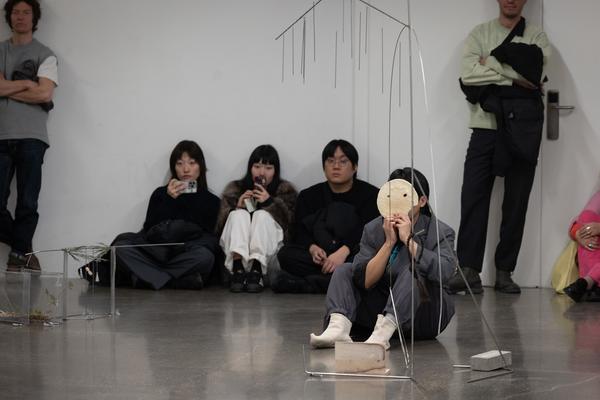 Yi-Um (June Hwajung, So Young Park, Sunggu Hong) mit Seung-Yeon Jung &amp; Yewon Park &quot;Blinking Echoes&quot; @ Performing the Line (Belvedere 21, 20.2.2025) Foto: eSeL.at - Lorenz Seidler