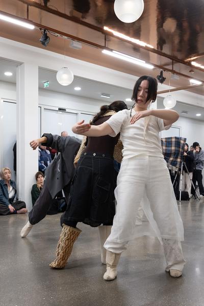 Yi-Um (June Hwajung, So Young Park, Sunggu Hong) mit Seung-Yeon Jung &amp; Yewon Park &quot;Blinking Echoes&quot; @ Performing the Line (Belvedere 21, 20.2.2025) Foto: eSeL.at - Lorenz Seidler