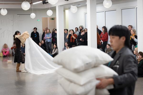 Yi-Um (June Hwajung, So Young Park, Sunggu Hong) mit Seung-Yeon Jung &amp; Yewon Park &quot;Blinking Echoes&quot; @ Performing the Line (Belvedere 21, 20.2.2025) Foto: eSeL.at - Lorenz Seidler