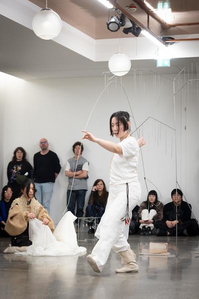 Yi-Um (June Hwajung, So Young Park, Sunggu Hong) mit Seung-Yeon Jung &amp; Yewon Park &quot;Blinking Echoes&quot; @ Performing the Line (Belvedere 21, 20.2.2025) Foto: eSeL.at - Lorenz Seidler