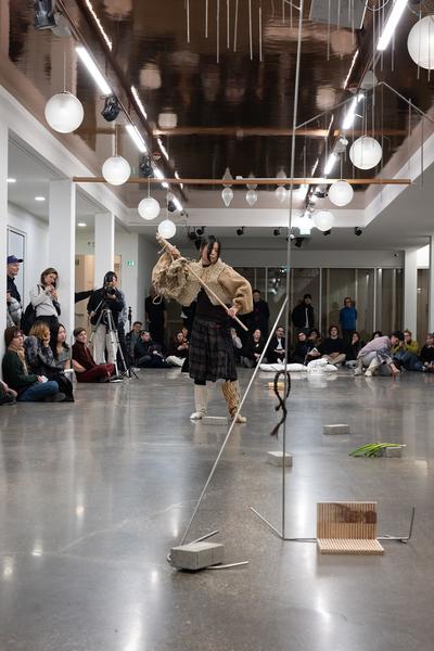 Yi-Um (June Hwajung, So Young Park, Sunggu Hong) mit Seung-Yeon Jung &amp; Yewon Park &quot;Blinking Echoes&quot; @ Performing the Line (Belvedere 21, 20.2.2025) Foto: eSeL.at - Lorenz Seidler