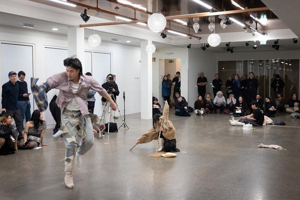 Yi-Um (June Hwajung, So Young Park, Sunggu Hong) mit Seung-Yeon Jung &amp; Yewon Park &quot;Blinking Echoes&quot; @ Performing the Line (Belvedere 21, 20.2.2025) Foto: eSeL.at - Lorenz Seidler