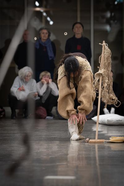 Yi-Um (June Hwajung, So Young Park, Sunggu Hong) mit Seung-Yeon Jung &amp; Yewon Park &quot;Blinking Echoes&quot; @ Performing the Line (Belvedere 21, 20.2.2025) Foto: eSeL.at - Lorenz Seidler