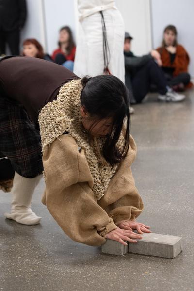 Yi-Um (June Hwajung, So Young Park, Sunggu Hong) mit Seung-Yeon Jung &amp; Yewon Park &quot;Blinking Echoes&quot; @ Performing the Line (Belvedere 21, 20.2.2025) Foto: eSeL.at - Lorenz Seidler