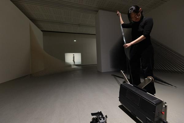 Miae Son "The Still Walker #2: Moon Walk" @ Performing the Line (Belvedere 21, 20.2.2025) Foto: eSeL.at - Lorenz Seidler
