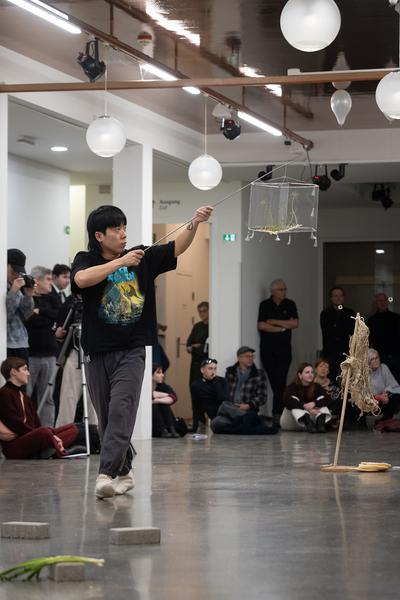 Yi-Um (June Hwajung, So Young Park, Sunggu Hong) mit Seung-Yeon Jung &amp; Yewon Park "Blinking Echoes" @ Performing the Line (Belvedere 21, 20.2.2025) Foto: eSeL.at - Lorenz Seidler