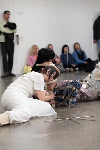 Yi-Um (June Hwajung, So Young Park, Sunggu Hong) mit Seung-Yeon Jung &amp; Yewon Park "Blinking Echoes" @ Performing the Line (Belvedere 21, 20.2.2025) Foto: eSeL.at - Lorenz Seidler