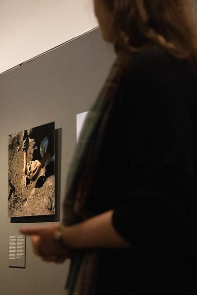 "Sag mir, wo die Blumen sind..." 80 Jahre nach dem Krieg – Fotografien von Roger Cremers (Jüdisches Museum Wien Judenplatz, 08.05.2025 – 18.01.2026) Foto: eSeL.at - Lorenz Seidler