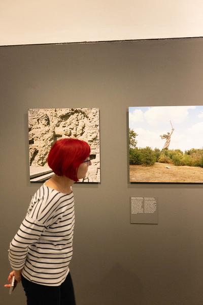 "Sag mir, wo die Blumen sind..." 80 Jahre nach dem Krieg – Fotografien von Roger Cremers (Jüdisches Museum Wien Judenplatz, 08.05.2025 – 18.01.2026) Foto: eSeL.at - Lorenz Seidler