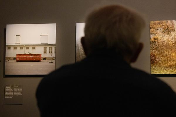 "Sag mir, wo die Blumen sind..." 80 Jahre nach dem Krieg – Fotografien von Roger Cremers (Jüdisches Museum Wien Judenplatz, 08.05.2025 – 18.01.2026) Foto: eSeL.at - Lorenz Seidler