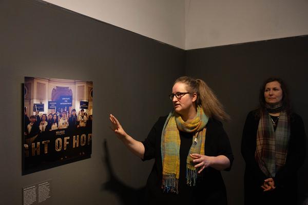 "Sag mir, wo die Blumen sind..." 80 Jahre nach dem Krieg – Fotografien von Roger Cremers (Jüdisches Museum Wien Judenplatz, 08.05.2025 – 18.01.2026) Foto: eSeL.at - Lorenz Seidler