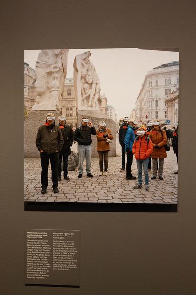 "Sag mir, wo die Blumen sind..." 80 Jahre nach dem Krieg – Fotografien von Roger Cremers (Jüdisches Museum Wien Judenplatz, 08.05.2025 – 18.01.2026) Foto: eSeL.at - Lorenz Seidler