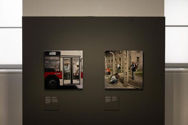 "Sag mir, wo die Blumen sind..." 80 Jahre nach dem Krieg – Fotografien von Roger Cremers (Jüdisches Museum Wien Judenplatz, 08.05.2025 – 18.01.2026) Foto: eSeL.at - Lorenz Seidler