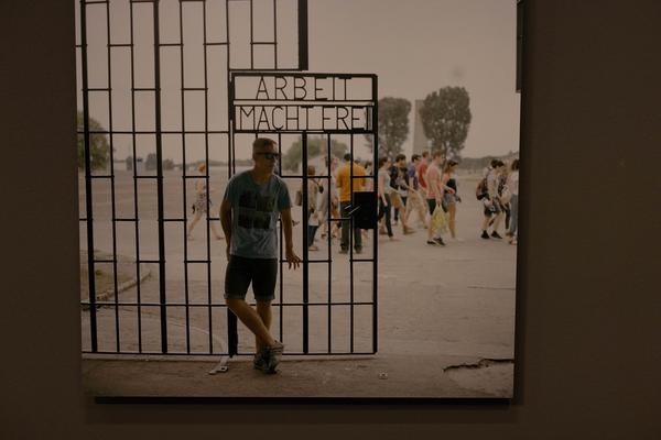 "Sag mir, wo die Blumen sind..." 80 Jahre nach dem Krieg – Fotografien von Roger Cremers (Jüdisches Museum Wien Judenplatz, 08.05.2025 – 18.01.2026) Foto: eSeL.at - Lorenz Seidler