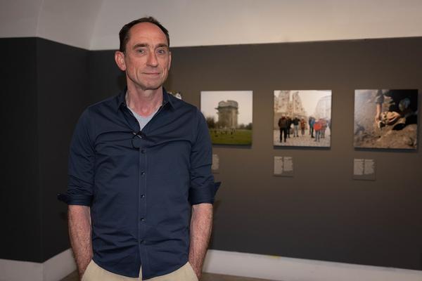 "Sag mir, wo die Blumen sind..." 80 Jahre nach dem Krieg – Fotografien von Roger Cremers (Jüdisches Museum Wien Judenplatz, 08.05.2025 – 18.01.2026) Foto: eSeL.at - Lorenz Seidler