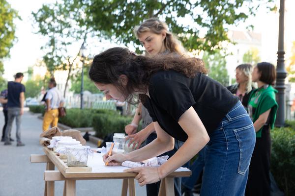 Angewandte Festival 2020: Asphalt Gallery (23.6.2020) https://klassefotografie.at/projekte/asphalt-gallery | Foto: eSeL Foto: eSeL.at - Lorenz Seidler