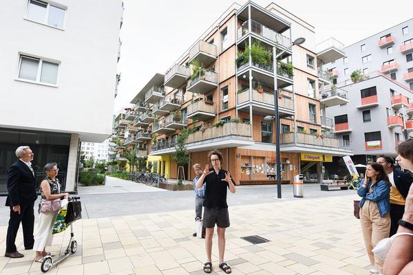 Az W Exkursion /  Architekturzentrum Wien: Besondere Raumangebote
Atelierhaus C21, Gleis 21 und Grätzelmixer