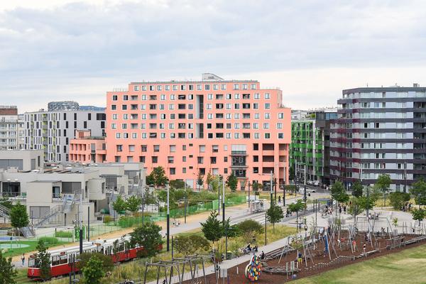 Az W Exkursion /  Architekturzentrum Wien: Besondere Raumangebote
Atelierhaus C21, Gleis 21 und Grätzelmixer