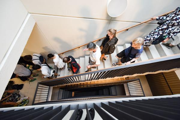 Az W Exkursion /  Architekturzentrum Wien: Besondere Raumangebote
Atelierhaus C21, Gleis 21 und Grätzelmixer
