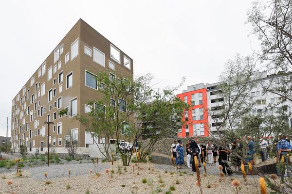 Az W Exkursion /  Architekturzentrum Wien: Besondere Raumangebote
Atelierhaus C21, Gleis 21 und Grätzelmixer