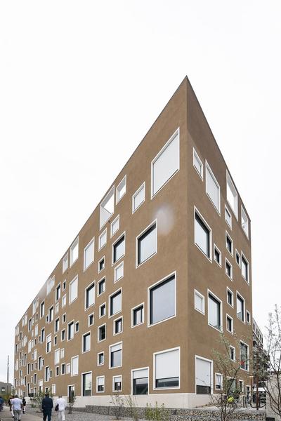 Az W Exkursion /  Architekturzentrum Wien: Besondere Raumangebote
Atelierhaus C21, Gleis 21 und Grätzelmixer