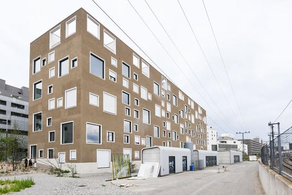 Az W Exkursion /  Architekturzentrum Wien: Besondere Raumangebote
Atelierhaus C21, Gleis 21 und Grätzelmixer